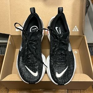 Nike Invincible ZoomX Run 3 Size 7 Black & White